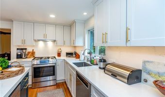 155 Oakdale Rd, North Kingstown, RI 02852