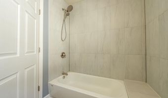 27 Drummond St, Auburn, ME 04210