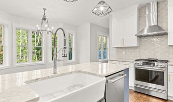 16 Bel Aire Ln, Canton, CT 06019