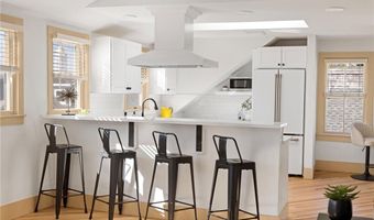 18 Barney St 3, Newport, RI 02840