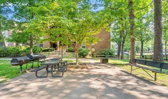 3378 WOODBURN Rd 11, Annandale, VA 22003