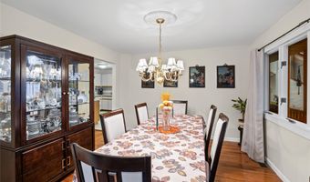 2 Windsor Ct, Amityville, NY 11701