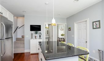 6 Pond Ave, Newport, RI 02840