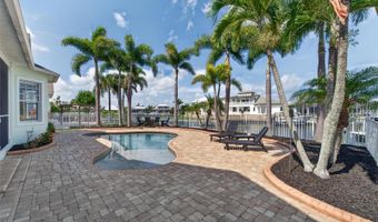 5722 SEA TROUT Pl, Apollo Beach, FL 33572