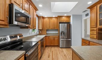6 Sky Edge Ln, Bethel, CT 06801