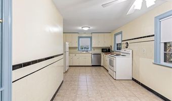 4 Chase Ln, Lincoln, RI 02865