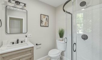 3 Sundale Rd, Cranston, RI 02921