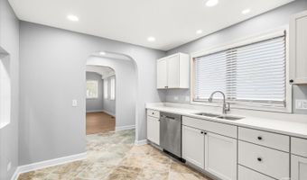 27 W347 Washington Ave, Winfield, IL 60190