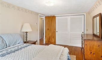 32 Tanglewood Trl, Narragansett, RI 02882