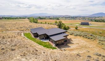21 Tailwinds Dr, Cody, WY 82414