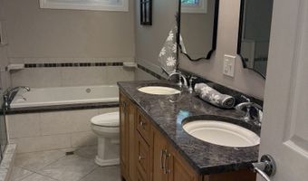 3 Woodview Dr, Brookfield, CT 06804