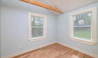 8 Magnolia Ln, Starks, ME 04911