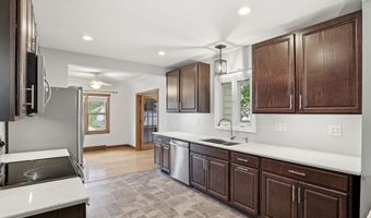 821 S WEIMAR St, Appleton, WI 54915