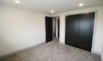 8641 E Cherrywood Ct, Bel Aire, KS 67226