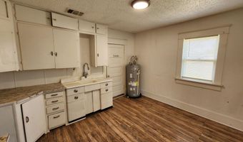 911 Ave. E St, Abernathy, TX 79311