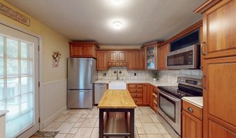 24 Hillside Cir, Brookfield, CT 06804