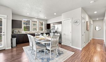 17051 SW APPLEDALE Rd 203, Beaverton, OR 97007