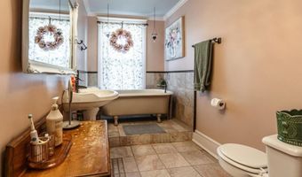 151 Burke St, Appomattox, VA 24522
