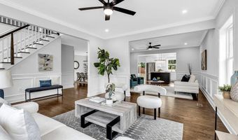 41 Avondale Ln, Aberdeen, NJ 07747