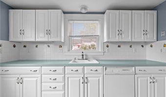 53 Admiral Kalbfus Rd, Newport, RI 02840