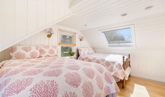 153 Hamilton Ave, Jamestown, RI 02835