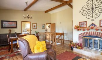 8 FIESTA Ct E, Appleton, WI 54911