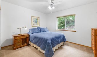 142 S QUADRANT St, Rockaway Beach, OR 97136