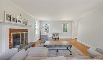 5 Indigo Rd, Barrington, RI 02806