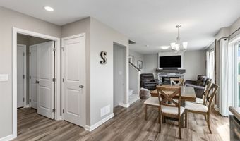 1924 17th St SE, Altoona, IA 50009