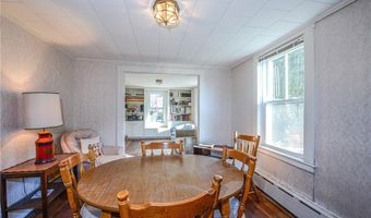 318 Mitchell's Ln, Middletown, RI 02871