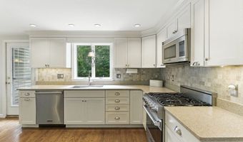 41 Tercentennial Dr, Billerica, MA 01821