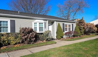 132 Harbor S 132, Amityville, NY 11701