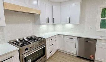 6211 Emerald Springs Dr SE, Acworth, GA 30102