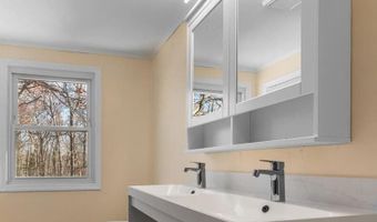 148 North Rd, Hopkinton, RI 02833