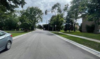 215 E Oak St, Addison, IL 60101