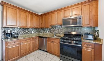 120 Johnson Ave, Bergenfield, NJ 07621