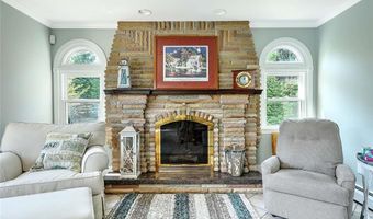 102 Cranberry Ter, Cranston, RI 02921