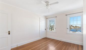 118 Ocean Ave, Cranston, RI 02905