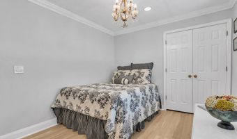 14 Bunker Hill Dr, Middletown, NJ 07748