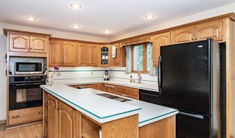 806 Vermont Cir, Ames, IA 50014