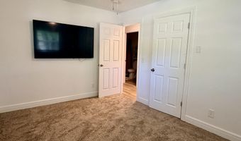 904 S Oak Ridge Dr, Aurora, MO 65605