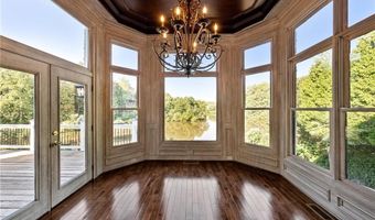 675 FALLS LAKE Dr, Alpharetta, GA 30022