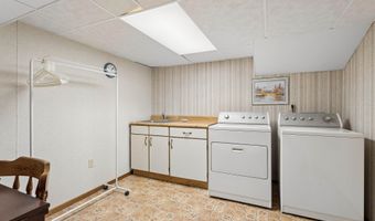 1300 N BAY RIDGE Rd, Appleton, WI 54915