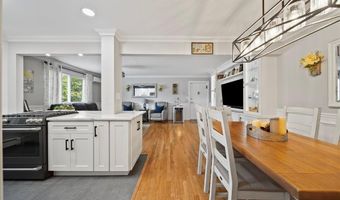 200 Merrick Rd R, Amityville, NY 11701