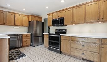 212 Country Club Ln, Altoona, WI 54720