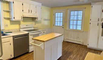 29 Quaker Ln, Barrington, NH 03825