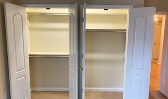 901 N MONROE St 203, Arlington, VA 22201