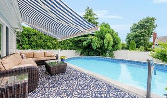 18 South Plz, Amity Harbor, NY 11701