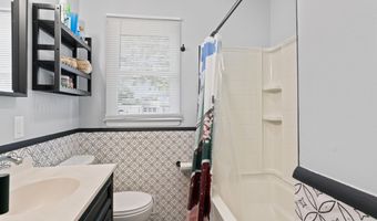 573 Sumner Ave, Belford, NJ 07718