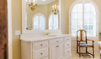 708 Town And Country Dr, Adel, GA 31620